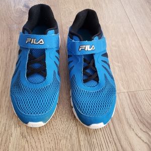 🦄Fila boys tennis shoes